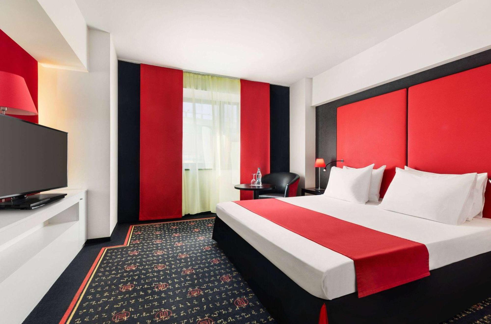 Vienna House Easy By Wyndham Bucharest Airport Hotel Otopeni Eksteriør billede
